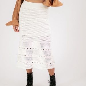 White knit skirt